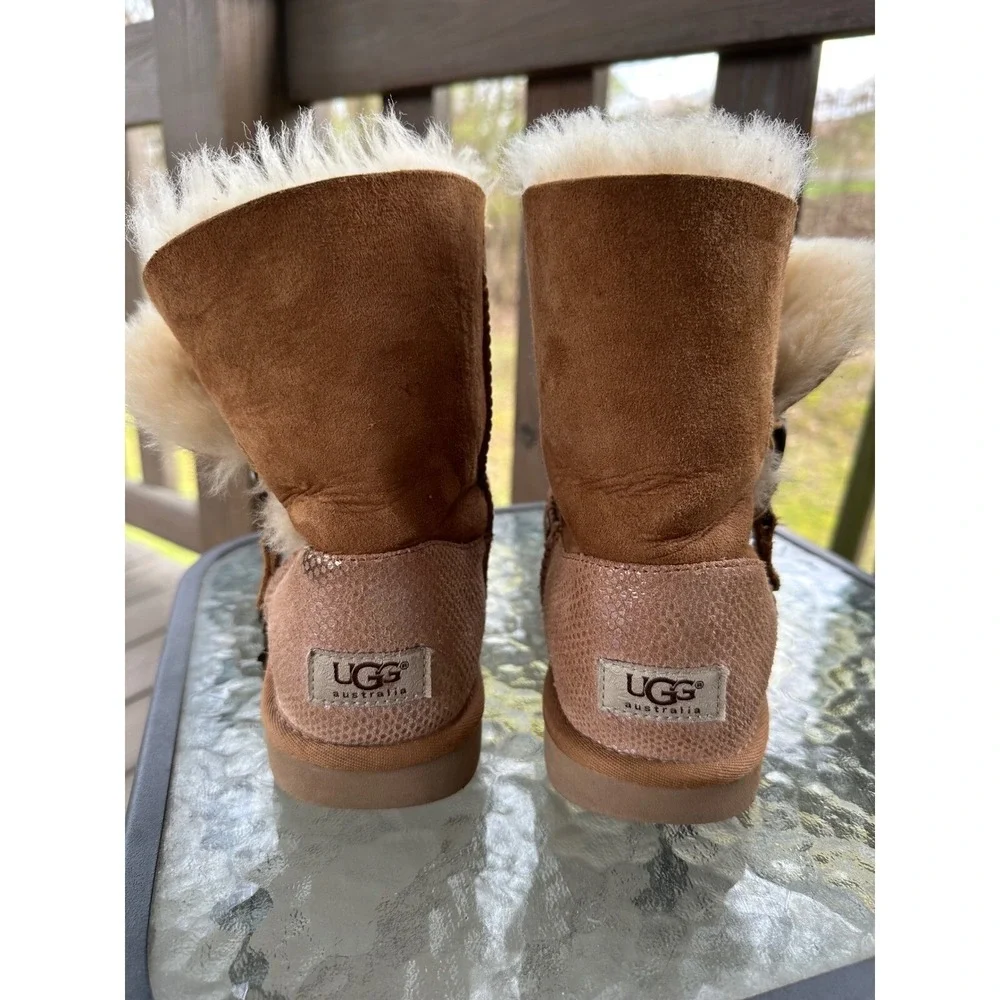 UGG Australia Bailey Charm Suede Leather Coastal Charms‎ Womens Size 6